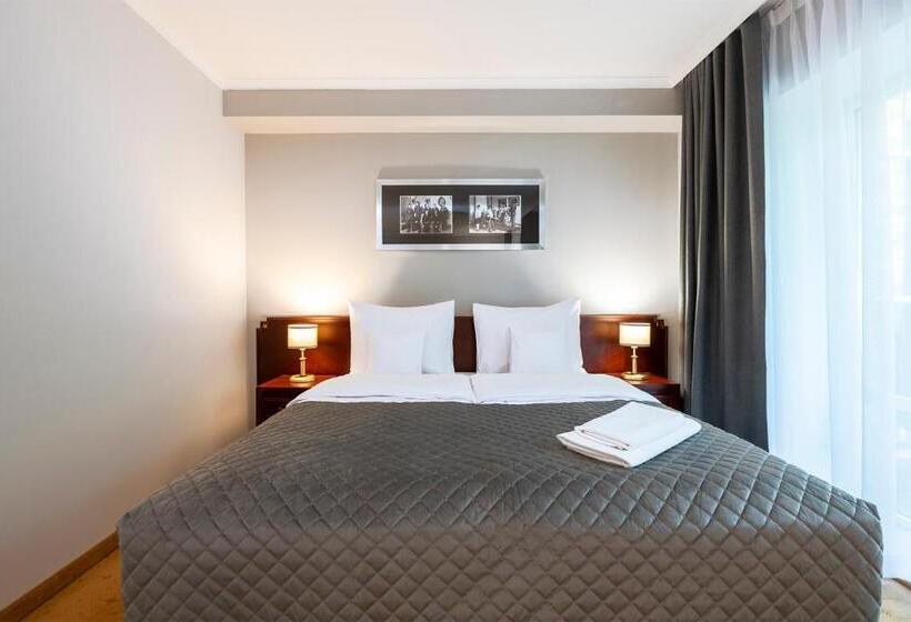 اتاق پنت هاوس, Mościcki