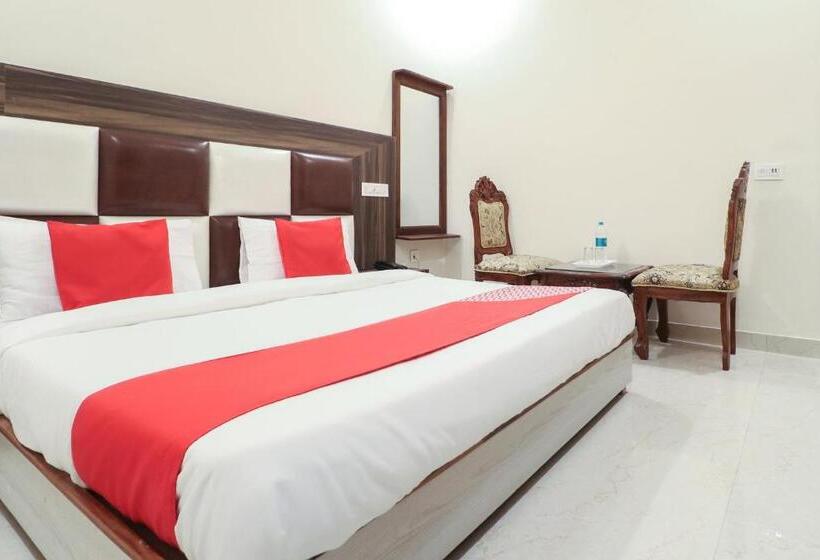 غرفة ديلوكس ثلاثية, Capital O Hotel Woods In