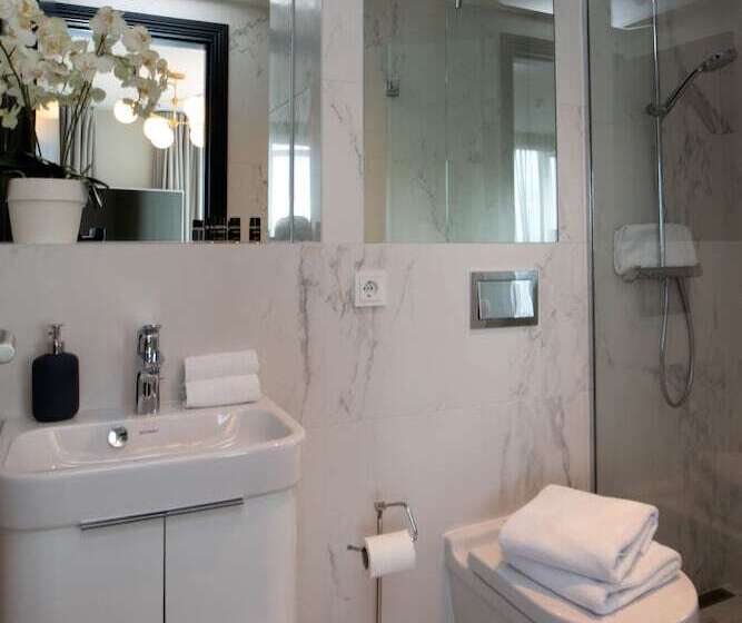 اتاق استاندارد با بالکن, Midtown