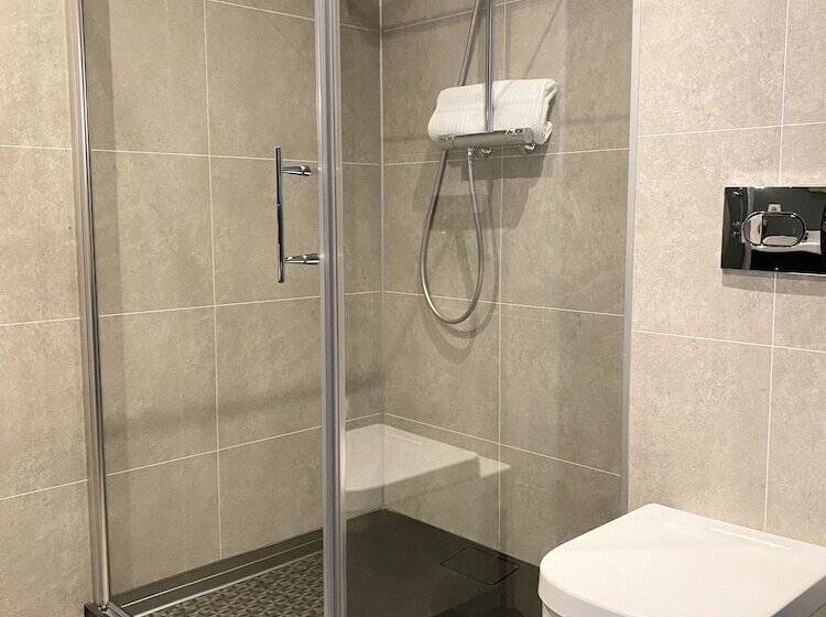 اتاق استاندارد سه نفره, Midtown