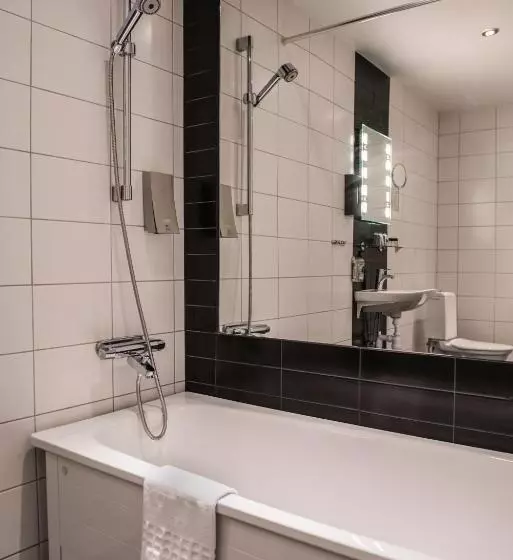 キングサイズベッドのスーペリアルーム, Donners Hotell