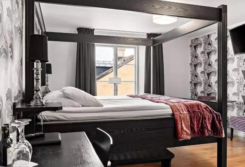 キングサイズベッドのスーペリアルーム, Donners Hotell