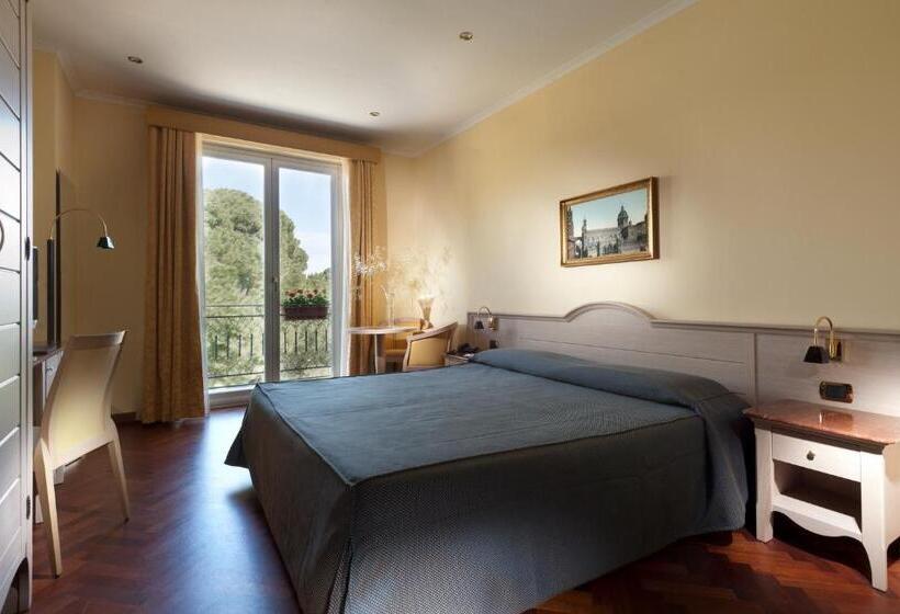 Camera Tripla Standard, Giardino Inglese