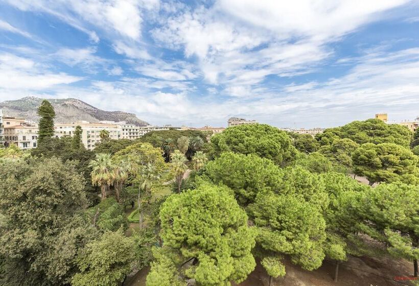 Camera Standard, Giardino Inglese