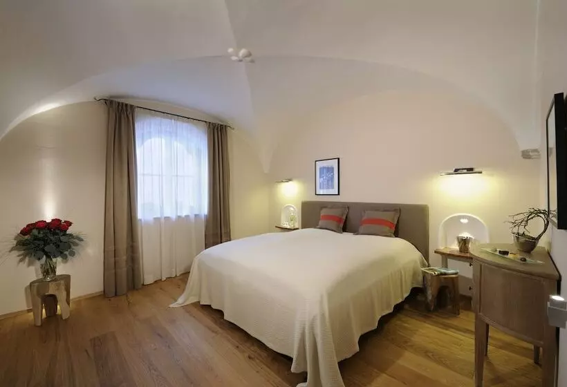 Junior Suite, Gut Ising