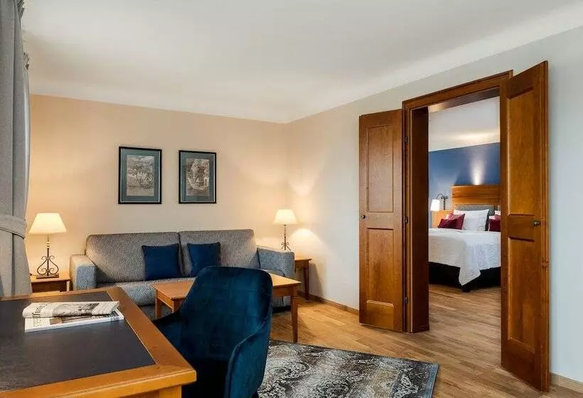 Junior Suite, Gut Ising