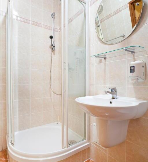 스탠다드 룸, Iskra