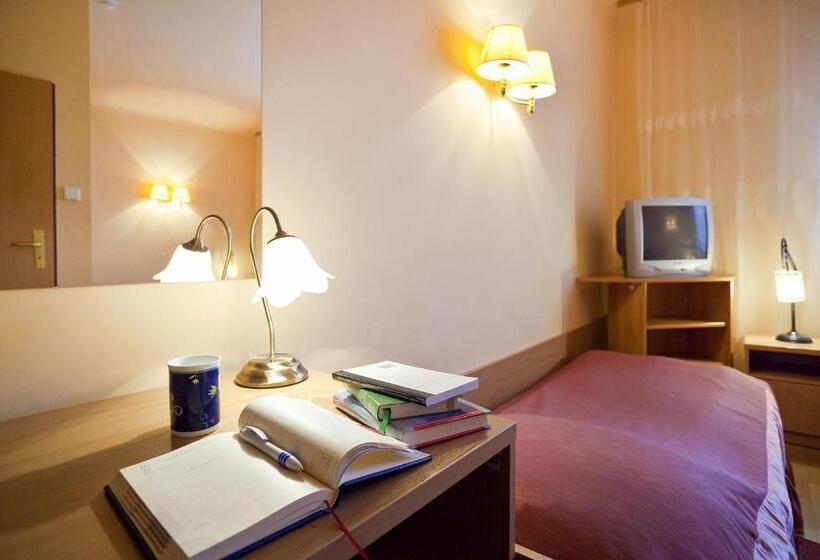 스탠다드 트리플 룸, Iskra