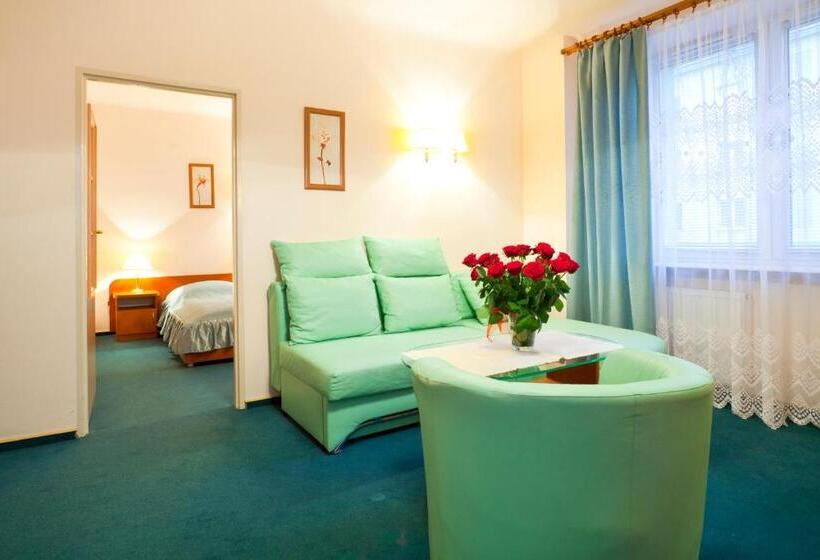 스탠다드 스튜디오, Iskra