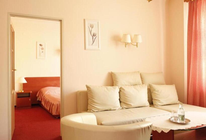 스탠다드 스튜디오, Iskra