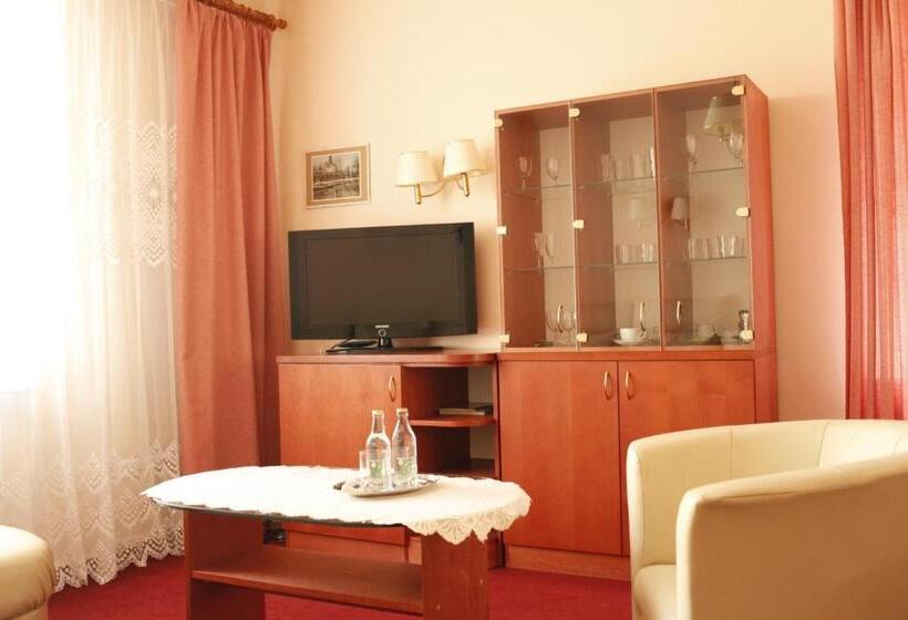 스탠다드 스튜디오, Iskra