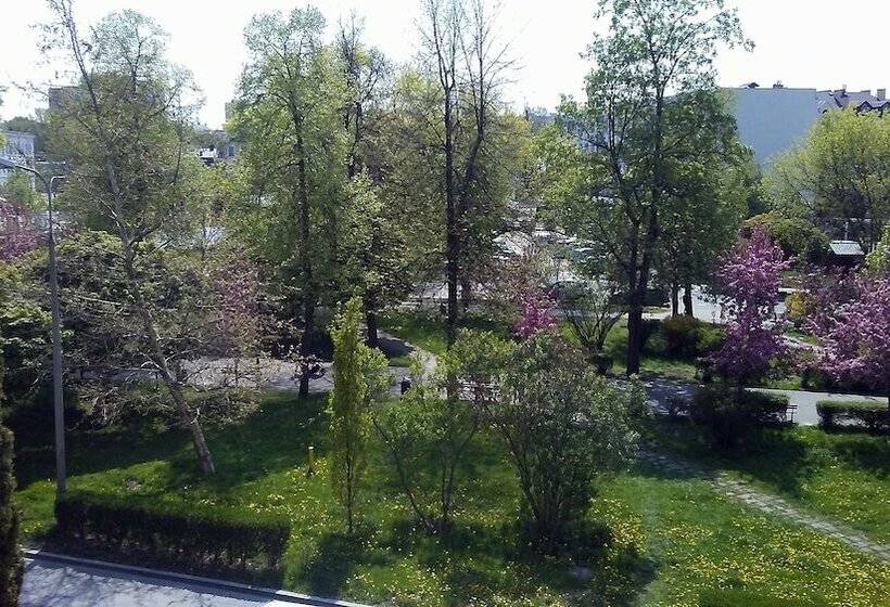 스탠다드 트리플 룸, Iskra