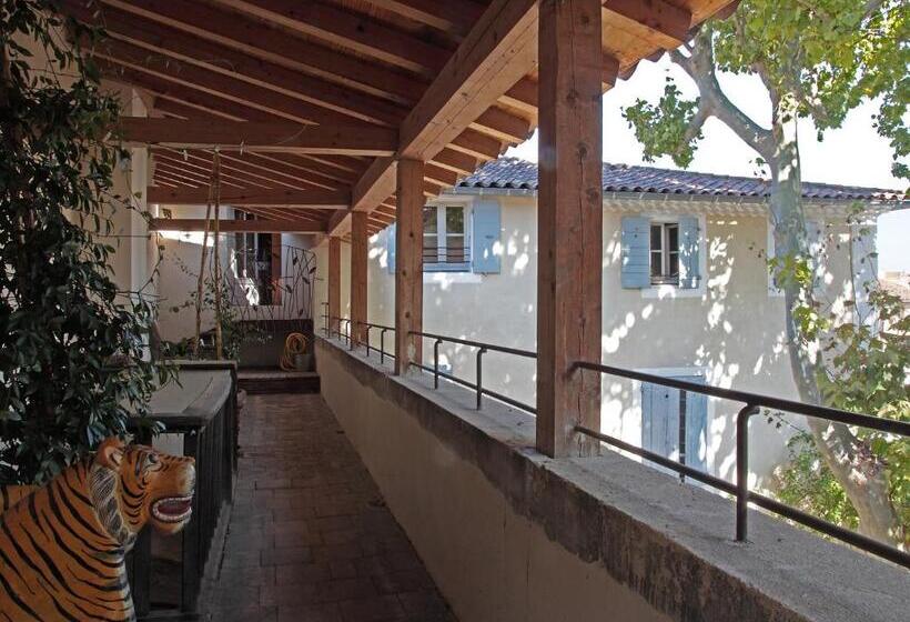 Полулюкс, La Maison Sur La Sorgue   Esprit De France