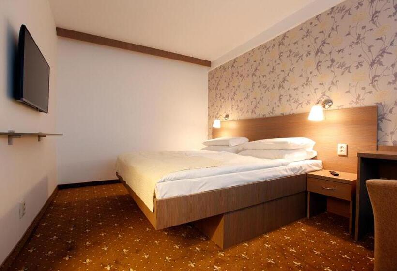 جناح كلاسيكي, Máj Hotel Medical Wellness