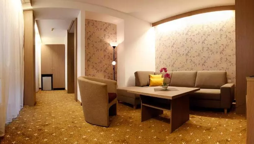 クラシックスイート, Máj Hotel Medical Wellness