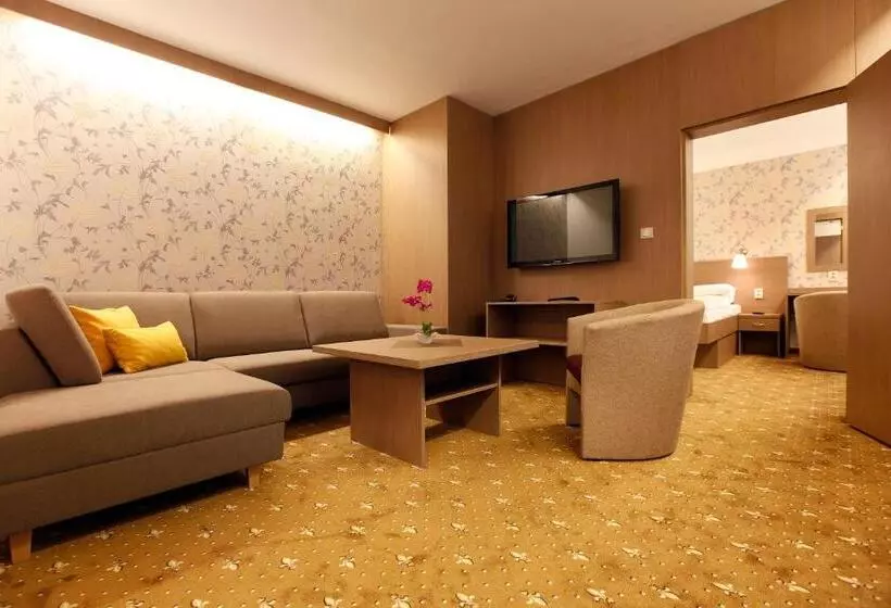 クラシックスイート, Máj Hotel Medical Wellness