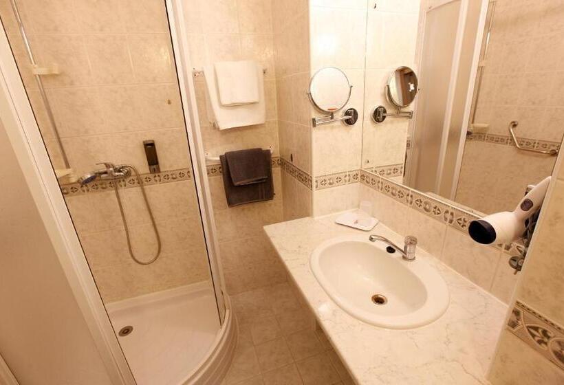 Люкс Классика, Máj Hotel Medical Wellness