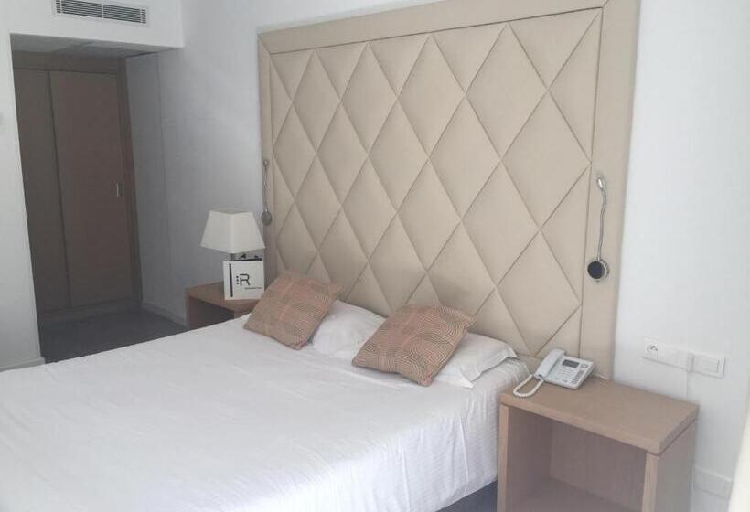 غرفة قياسية مطلّة علي البحر مزوَّدة بشُرفة, Revellata & Spa