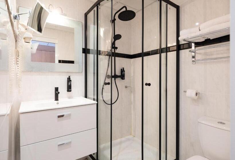 غرفة قياسية مطلّة علي البحر مزوَّدة بشُرفة, Revellata & Spa