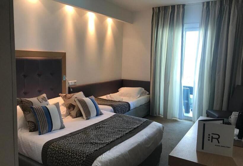 غرفة قياسية ثلاثية مزودة بشرفة, Revellata & Spa