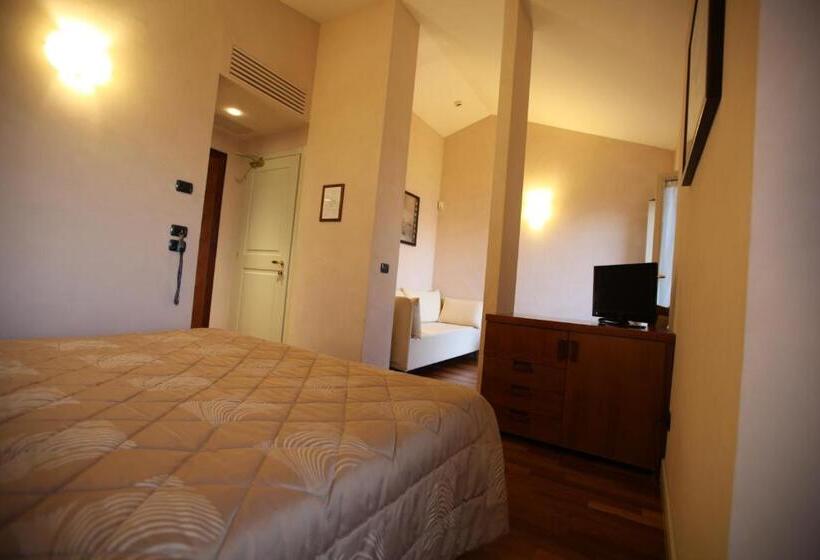 اتاق لوکس سه تخته, Rosa