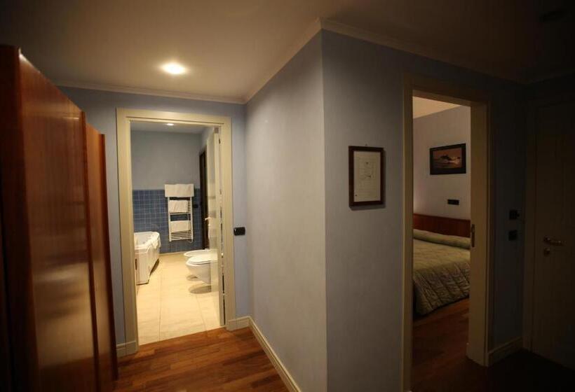 اتاق خانوادگی, Rosa