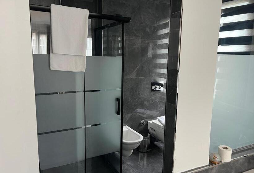 اتاق لوکس با وان آب گرم, Seven Dreams