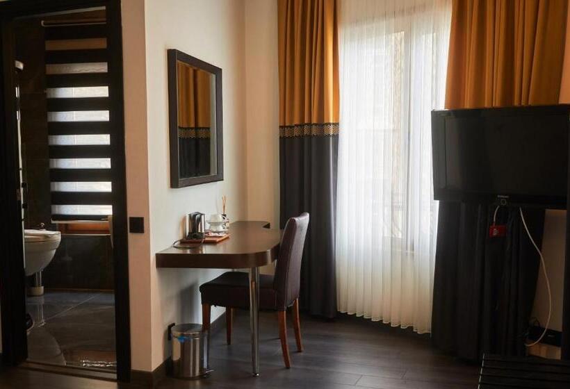 اتاق استاندارد, Seven Dreams