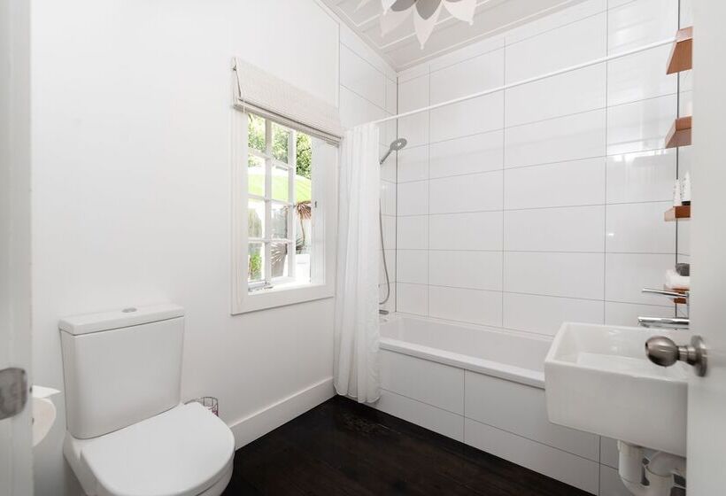 חדר סטודיו סטנדרד, The Old Oak Boutique