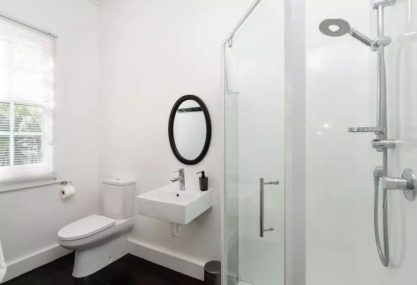 Standard-studio, The Old Oak Boutique