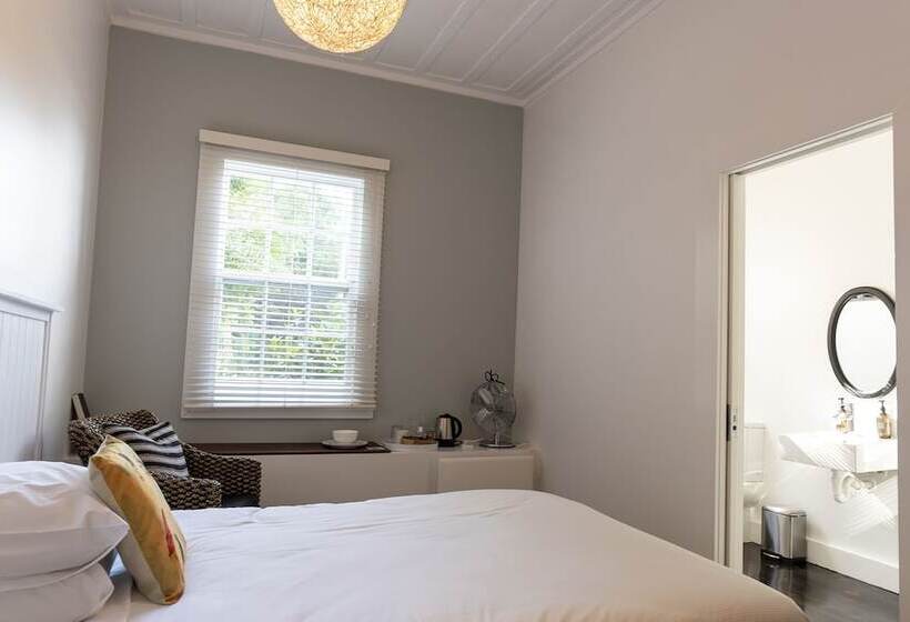 חדר סטודיו סטנדרד, The Old Oak Boutique