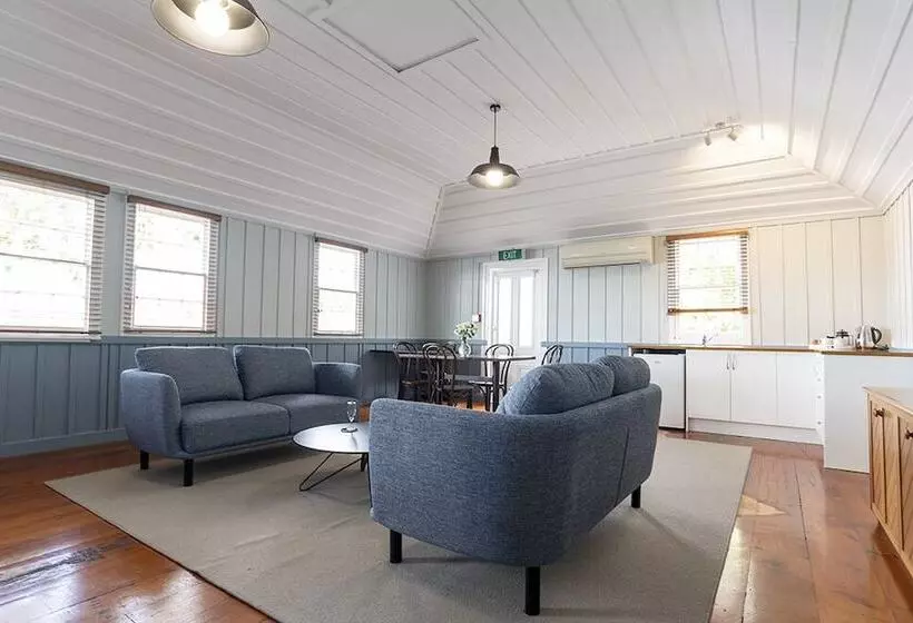 Standard-studio, The Old Oak Boutique