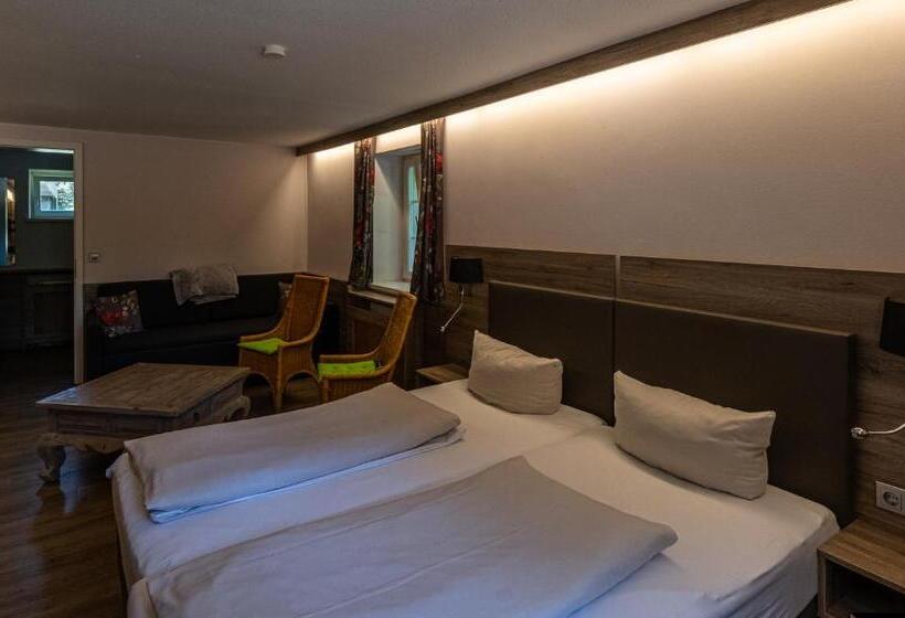 Quarto Familiar, Waldhaus Jakob