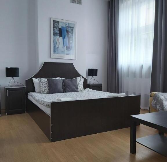 إستوديو قياسى, Willa Ela