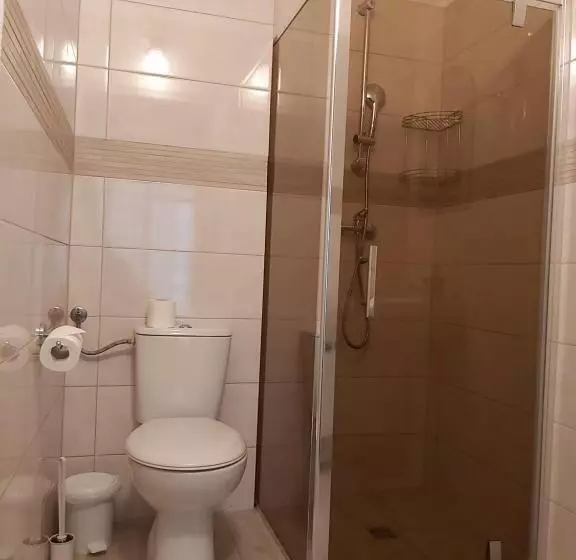 اتاق اکونومی, Willa Ela