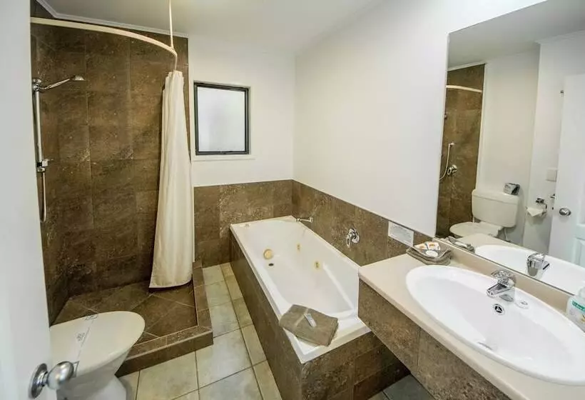 استودیوی استاندارد, Kauri Park Motel