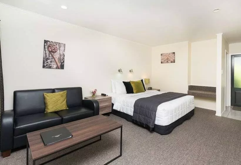 استودیوی استاندارد, Kauri Park Motel