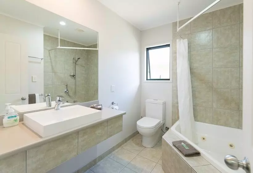 استودیوی استاندارد, Kauri Park Motel