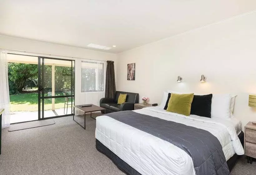 استودیوی استاندارد, Kauri Park Motel