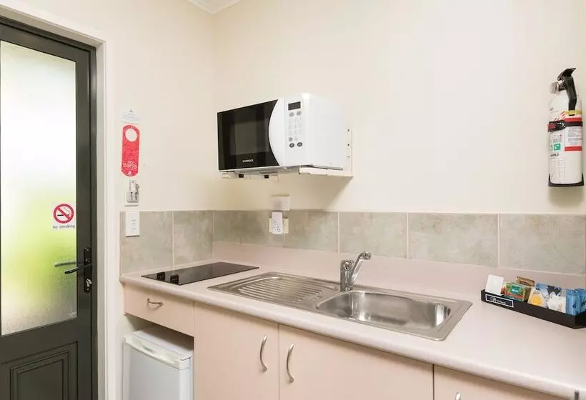 استودیوی استاندارد, Kauri Park Motel