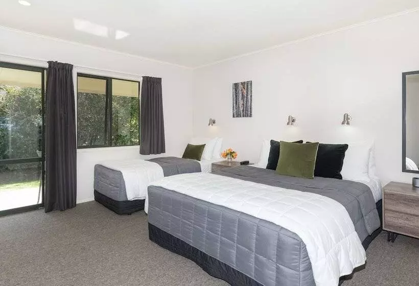 استودیو اجرایی, Kauri Park Motel