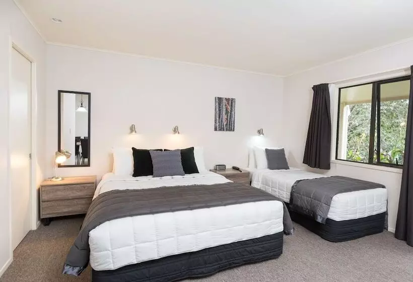 استودیو اجرایی, Kauri Park Motel