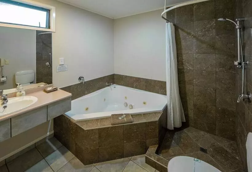 استودیوی پریمیوم, Kauri Park Motel