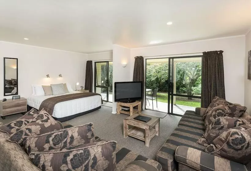 استودیوی پریمیوم, Kauri Park Motel