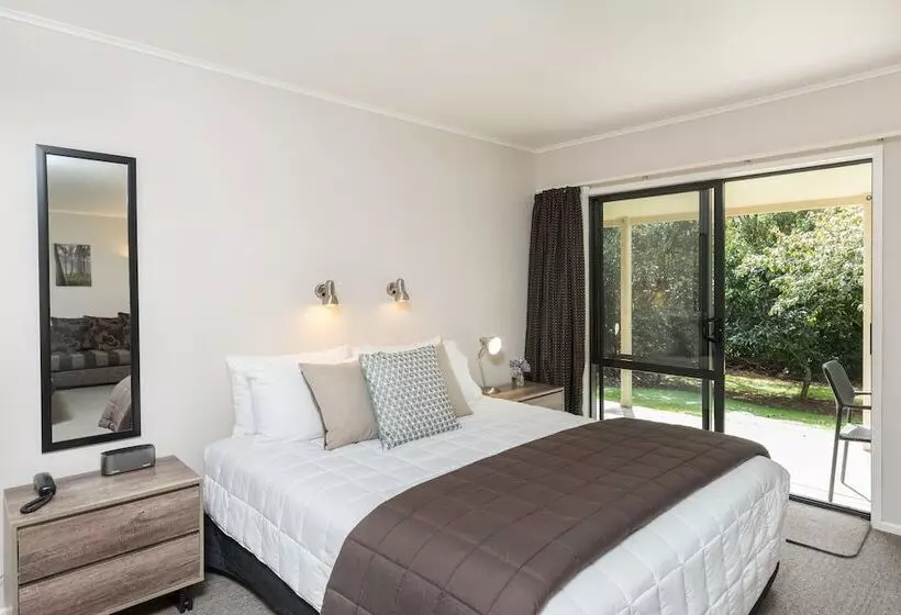 استودیوی پریمیوم, Kauri Park Motel