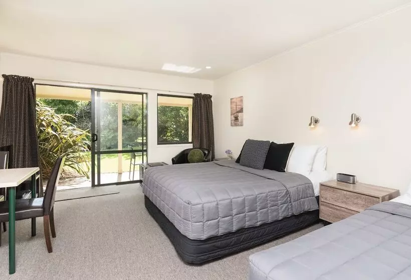 استودیوی استاندارد, Kauri Park Motel