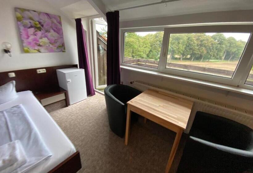 غرفة قياسية ثلاثية, K 357   Low Budget Hotel   Ostsee Lounge   In Ratekau Bei Lübeck