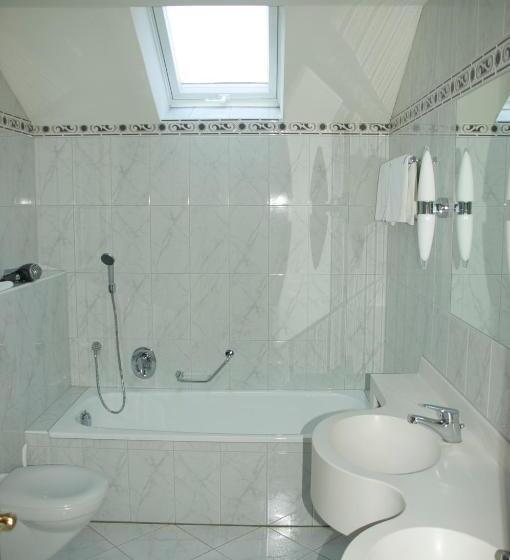 غرفة كومفورت, Hirsch