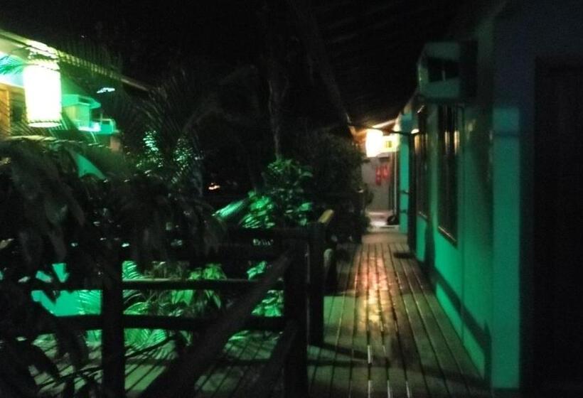 اتاق استاندارد چهارنفره با بالکن, Pousada Maresia