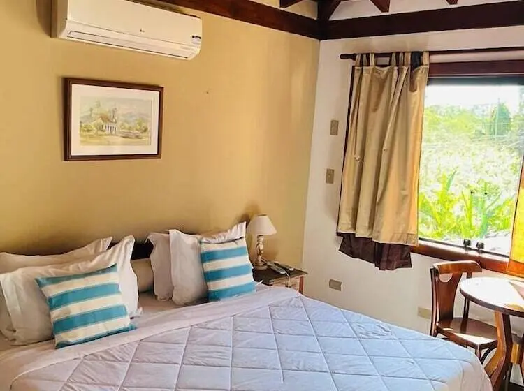 Superior suite with balcony, Pousada Naus De Paraty